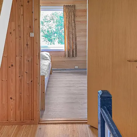 4 Bedroom Awesome In Kongshus Casa de Férias Kviby